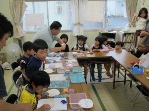《夏休み手作りうちわ教室》
