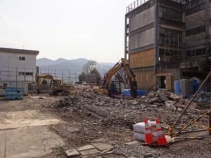 旧 釜石第一中学校校舎 解体進行中