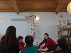 「ちりめん細工教室」が開催されました